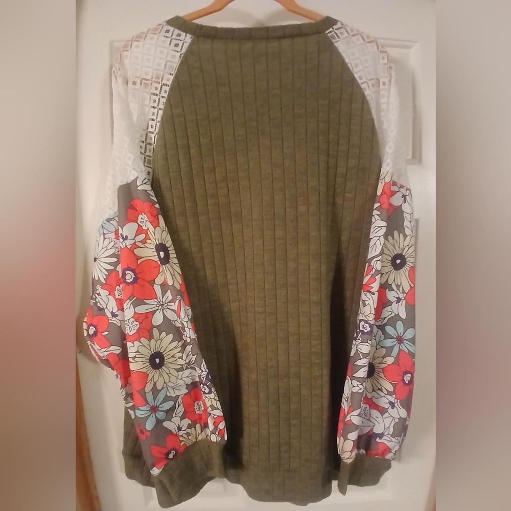 NWOT - Laurel Green, Floral, Long Sleeve, Lace Shoulder, Ribbed Top Size 4X - Picture 4 of 4